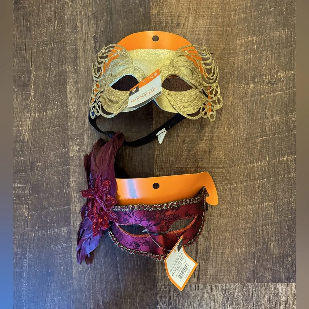 Set of two masquerade masks